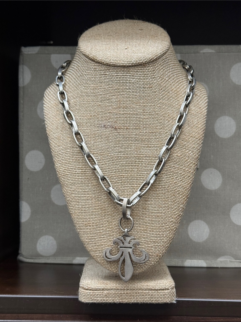 Polished Silver Fleur Pendant Necklace for Women